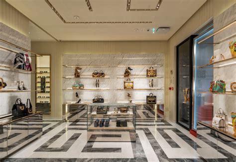 negozi di scarpe versace napoli|VERSACE Napoli orari di apertura Via Gaetano Filangieri, 38.